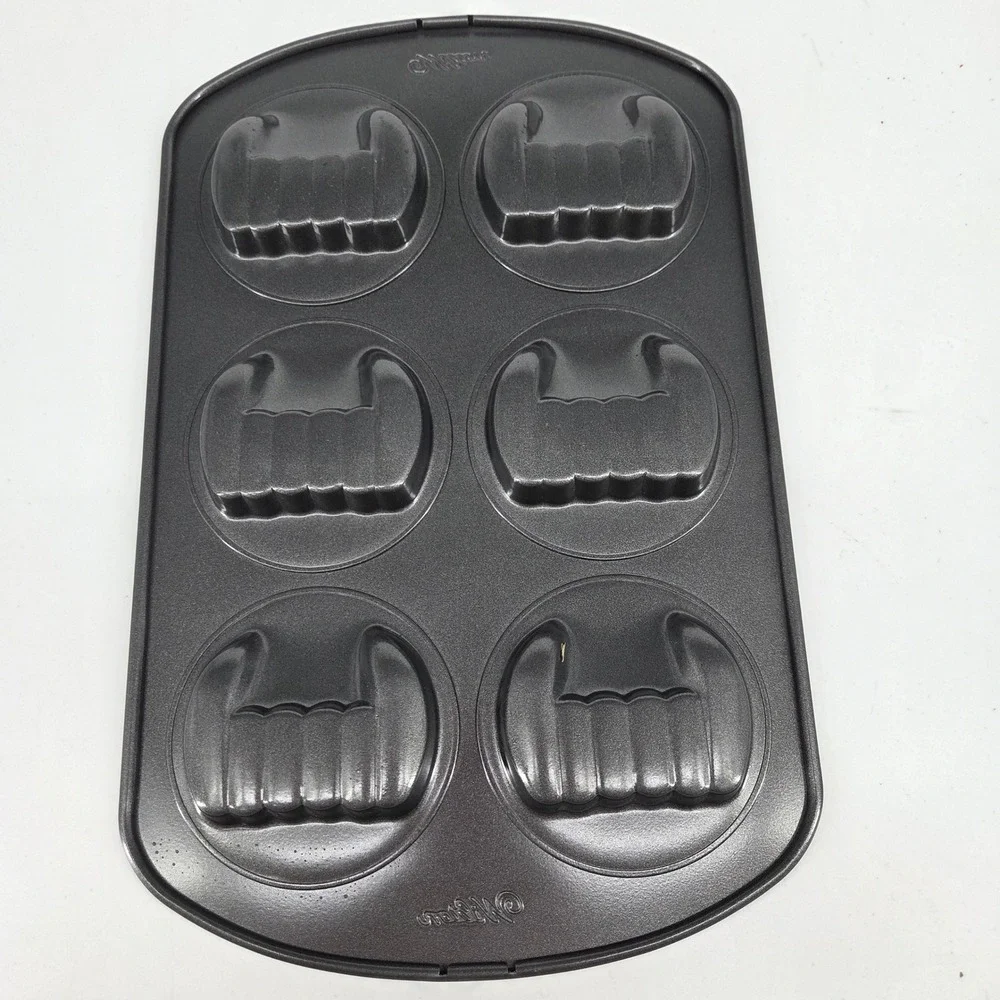 Wilton Halloween Vampire Teeth Fangs 6 Cavity Muffin Pan Non-Stick Steel Gray